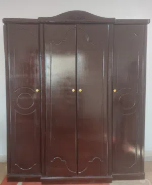 خزانة للبيع