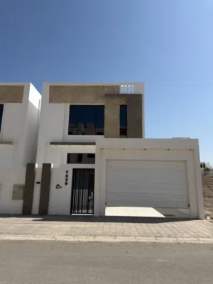 فيلا فاخرة للبيع – الخوض السابع (أرض 300م2  بناء 374م2)