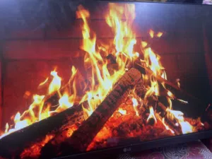 للبيع شاشة LG 60HZ الالوان فيها حلوه و تصلح حق قيمنق الجاد حياة يتواصل وياي و ماله الا طيبة الخاطر