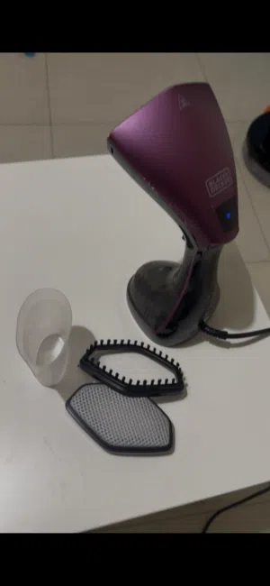 مكواية black and decker عالبخار مستعملة نضيفة جداً بتنحمل باليد وخفيفة