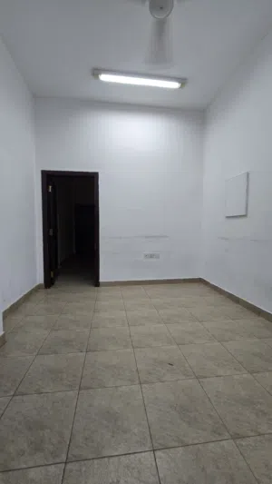 للايجار شقه في الحد شامل الكهرباء والماء