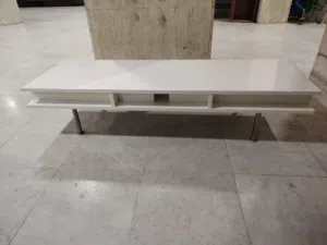 طاوله تلفزيون راضيه