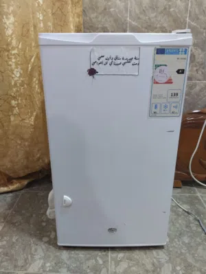 ثلاجة للبيع نضيفة