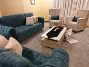 طقم كنب 7 مقاعد للبيع بسعر مغري