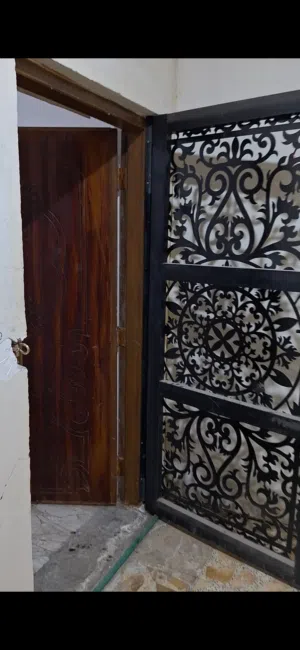 شقه لايجار غرفتين وصاله وصحيات ومطيخ حار وبارد في البراضعيه شارع سيد امين لاستفسار لأتصال