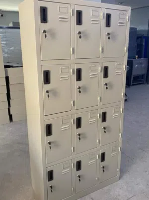 خزانة حديد لكرات  12 ضرفة مع مفاتبح وكافة الأثاث المعدني والخزاين