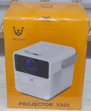 جهاز عرض (بروجيكتور) من نوع VIKUSHA V860.  يتميز هذا الجهاز بدقة Full HD ويدعم دقة 1080P.