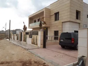الظهير الدمينه فيلا 700م مكونه من سكنتين فيلا وشقه مستقله موقع مميز ومطل