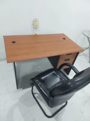 Chair and table that can be used for office