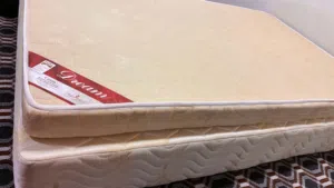 Bed base and mattress