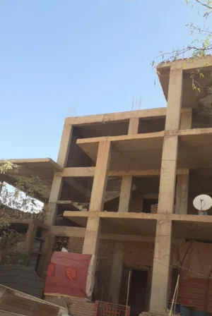 فيلا طابقين وملحق وسطَح على التشطيب. بالنعمورة م 84