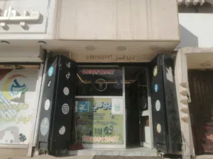 محل هواتف للبيع كامل بي البضاعه والمكيف المكان طربلس ابوسليم للتواصل