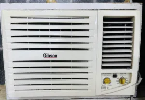مكيف شباك "جيبسون" (Gibson) قوي وبحالة ممتازة فول نظافة حار بارد موسم واحد مستخدم