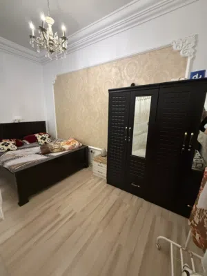 غرفة نوم وحمام ومطبخ وغرفة تخزين واسعة