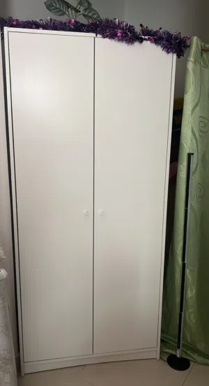 دولاب شبه جديد من ايكيا