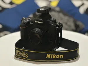 للبيع كاميرة نيكون D4s الاحترافية مع عدسات ومعدات تصوير الاستوديو