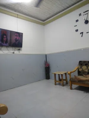 بيت طابو صرف موقع تجاري شارع 30 مستطيل مقابل حسينيه عجلان  غرفتين استقبال مطبخ هول حمامات 2 الطابق ا