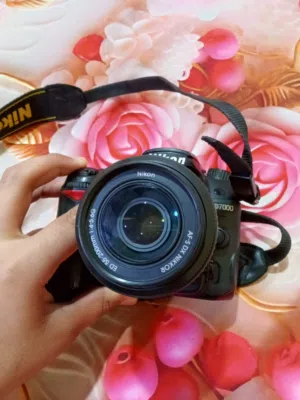 كامرة نيكون D7000 مع عدسة 55-200  السعر 450