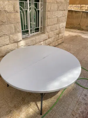 طاوله طعام كبيره للبيع موجود بمنطقه جبل الحسين للبيع