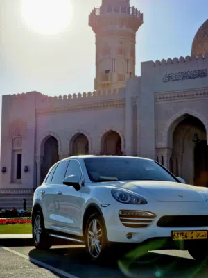 PORSCHE CAYENNE VERY CLEAN (GCC)