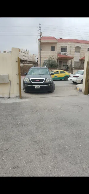 GMC اكاديا موديل 2008 لون اسود ملوكي 7 مقاعد