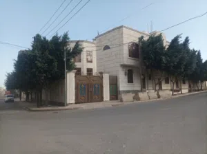 فله عرطططه للايجار مع ملحق كبييير الملحق لحاله بيت ومفروووووووش فرش عسر وبا ارقى حي بثلاثه الف دولار