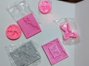 Baking items, cake decorating items