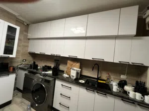 مطبخ مساحه 2.5 م طولي و 3.75 متر مربع بطبقه HPL