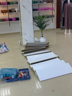 ديكور بريمو ذهبي و ارفف و فترينه عرض و كراسي و اي شي فالصور للبيع