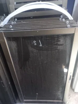 شبابيك المنيوم مستعمل لون شمبيه زجاج عسلي بحال الوكاله