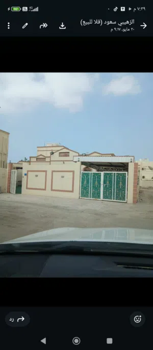 فلا للبيع في المعبيله الجنوبيه قريب جامع تيمور بن فيصل مع ملحق