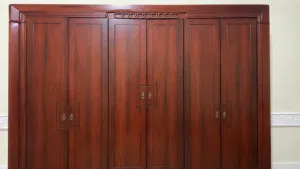 دولاب ملابس خشبي كبير - 20 ريال فقط