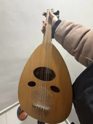 عند زرياب 1 فيه شعر  بيتصلح