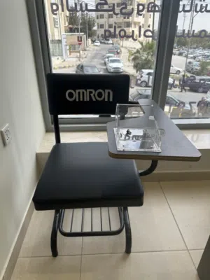 كرسي OMRON الخاص بجهاز الضغط