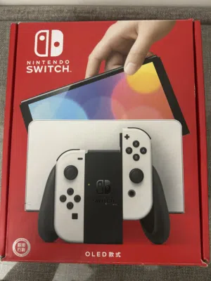 Nintendo switch OLED   ما استخدمها إلا جم مره تعتبر جديده و كل الوايرات معاها و حتى الكرتون معاها