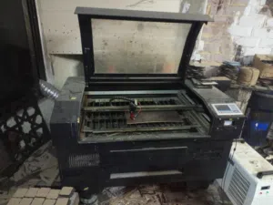 ماكنه ليزر لتشكيل وتفصيل الديكورات الخشبيه