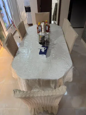 طاولة طعام