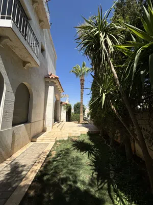 667 m2 4 Bedrooms Villa for Sale in Amman Naour
