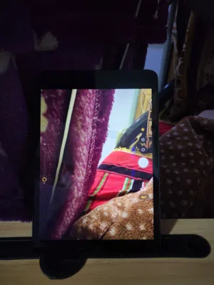 ipad mini 5 256GB  متواجد في مدينة العين اليحر عالية  مافي توصيل  60فريم ببجي  مايشكي من شي جاهز لاس