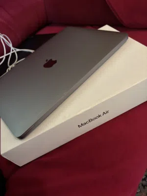 MacBook Air M1 13” M1  8GB  256GB  بحالة ممتازة