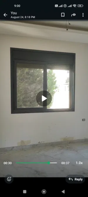 شبابيك للبيع في بيت لم يسكن بعد