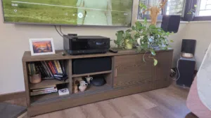 غرفة نوم ايكيا سرير و خزانات جانبية و خزانة ادراج وخزانة ملابس الرجاء للمهتمين الاتصال