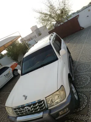 لاند كروزر للبيع تحتاج صبغ فقط