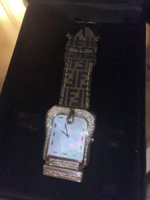 ساعة الماس ماركة فندي للبيع