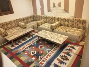 مجلس عربي مرتفع
