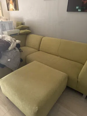 كنبه جديده ما ستعملت وايد ثلاث كراسي