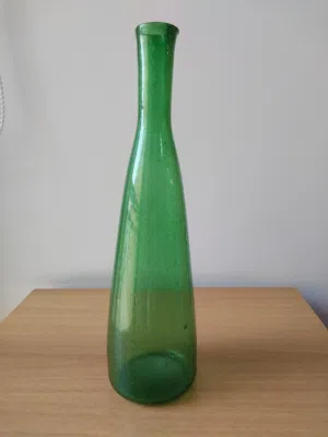 Vintage Green Glass Vase – Elegant Handcrafted Look