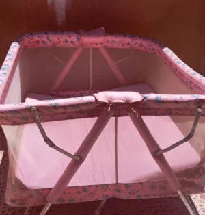 سرير اطفال كبير استعمال نظيف