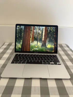 MacBook Air (2020 13.3 inch 8 GB) silver 512GB used like new