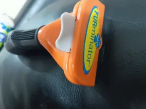 مقص اظافر للقطط ومشط عالي الجودة وصحن طعام مزدوج وملعقة منخل فقط